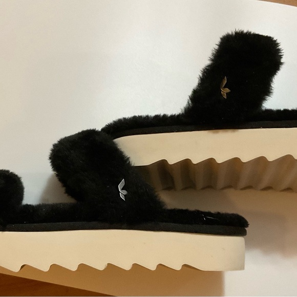 Black Koolaburra by Ugg furry slippers. - Picture 6 of 9